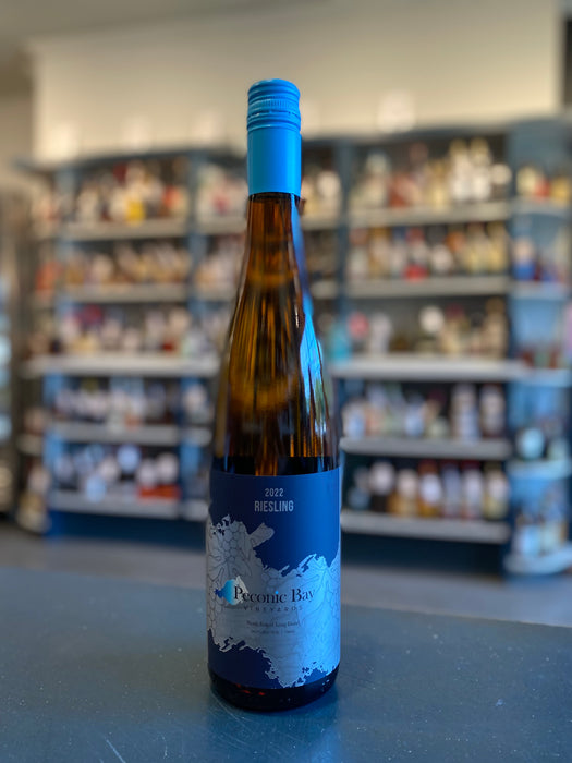 PECONIC BAY VINEYARDS RIESLING, NORTH FORK OF LONG ISLAND, NEW YORK 2022